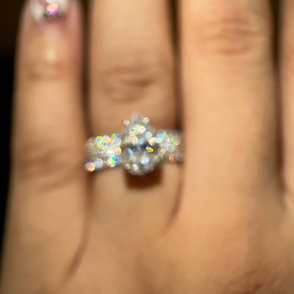 Diamond moissanite Engagement Ring - Picture 6 of 8